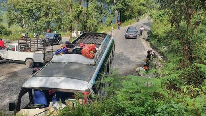 सिन्धुपाल्चोकमा बस दुर्घटना हुँदा ३५ घाइते, चारको अवस्था गम्भीर